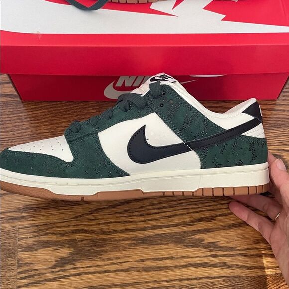 NIB Nike Dunk Low - Green Snake - Pro Green Black Sail - Size 9 - Picture 8 of 13